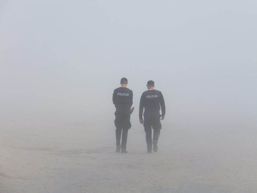 beach-fog-men-38442